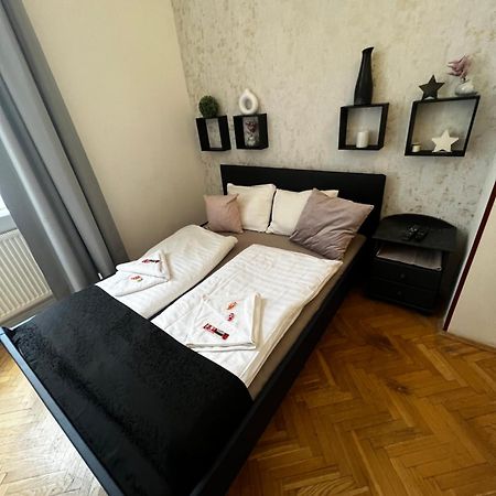 Spring Roses Downtown Boutique Hotel Boedapest Buitenkant foto