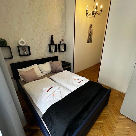 Spring Roses Downtown Boutique Hotel Boedapest Buitenkant foto