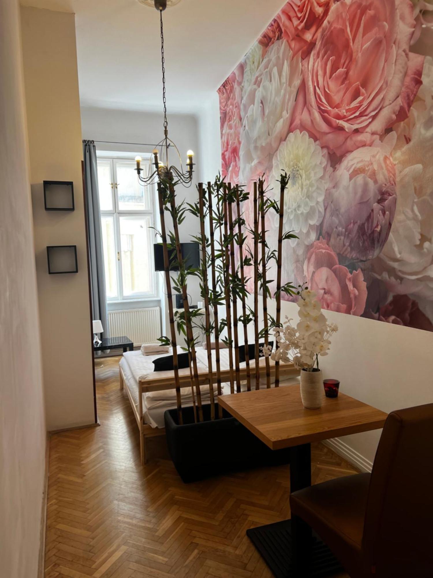 Spring Roses Downtown Boutique Hotel Boedapest Buitenkant foto