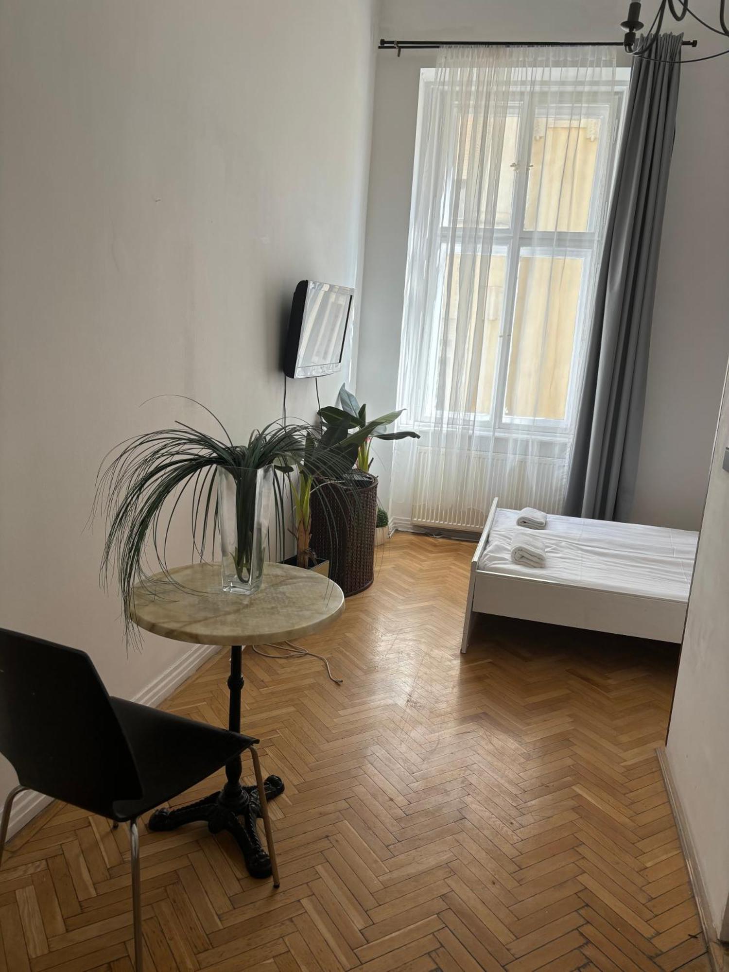 Spring Roses Downtown Boutique Hotel Boedapest Buitenkant foto