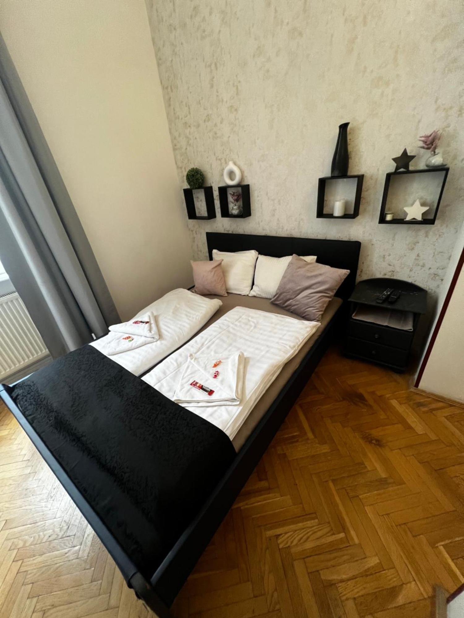 Spring Roses Downtown Boutique Hotel Boedapest Buitenkant foto